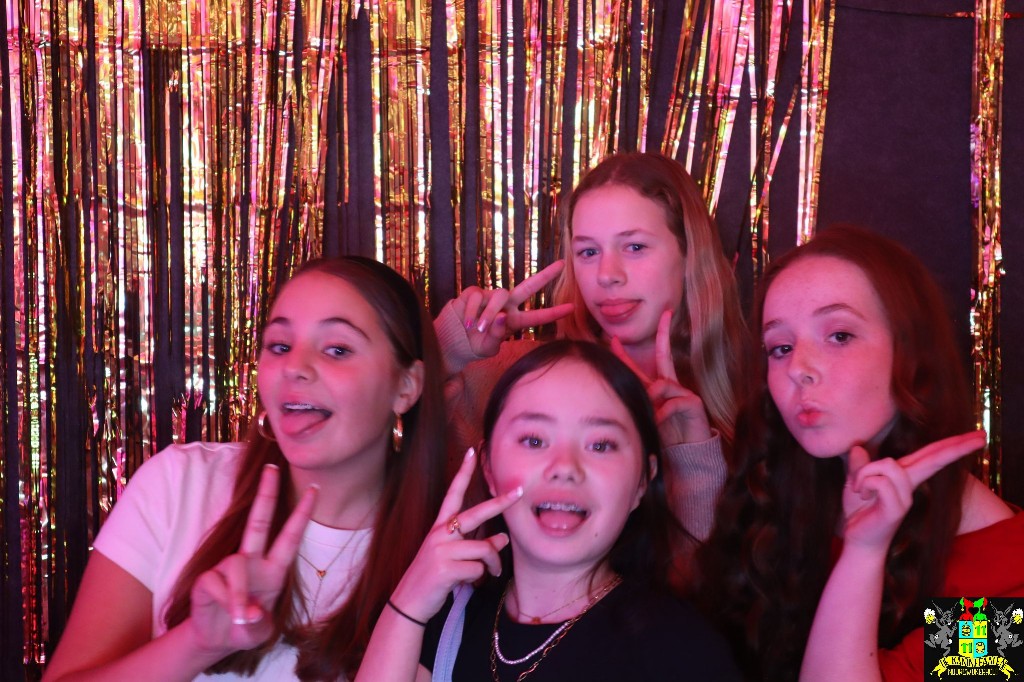 ../Images/Jeugd Opwarmbal Photobooth 244.jpg